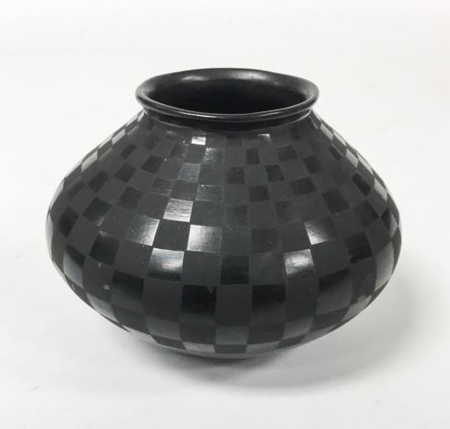 Humberto Ponce Mata Ortiz Pottery Vase: 3 1/2"H