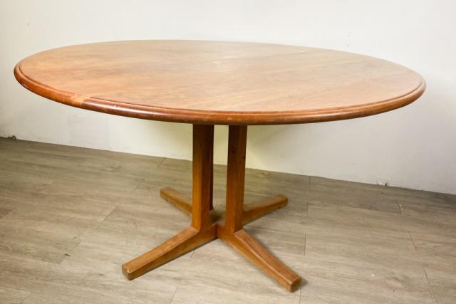 Arts and Crafts Style Round Dining Room Table 54" (1 of 11)