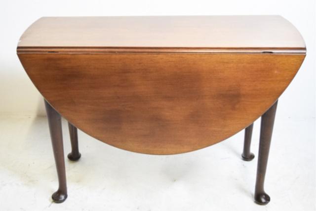 Drop Leaf Table: 42"x"28x48"