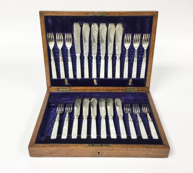 English Sterling & Mother of Pearl Fish Service (1 of 11)