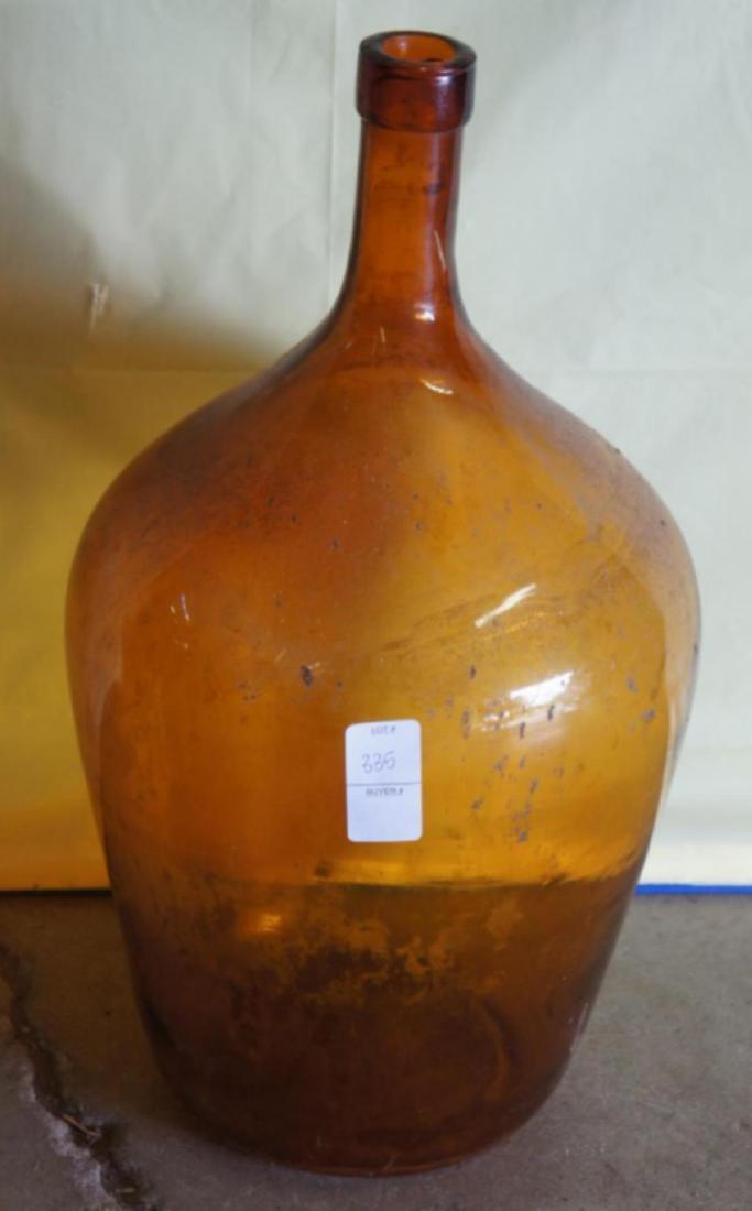 Large vintage amber glass wine bottle: Very rare piece. See photos for details.