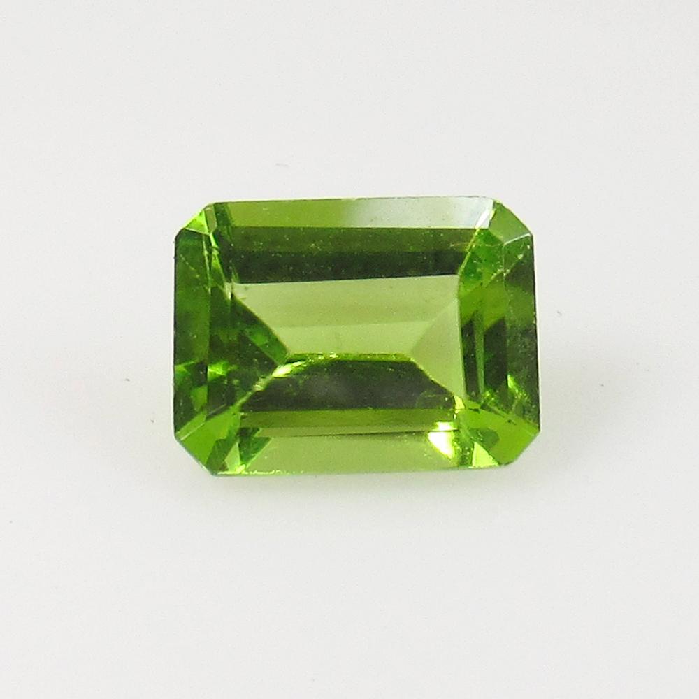 1.53 Ct Natural Pakistan Peridot Octagon Cut: Weight - 1.53 Ct / Size - 8.10 x 6.10 x 3.70 mm / Shape - Octagon Cut / Color - Green / Clarity - VVS / Origin - Pakistan / Treatment - None
