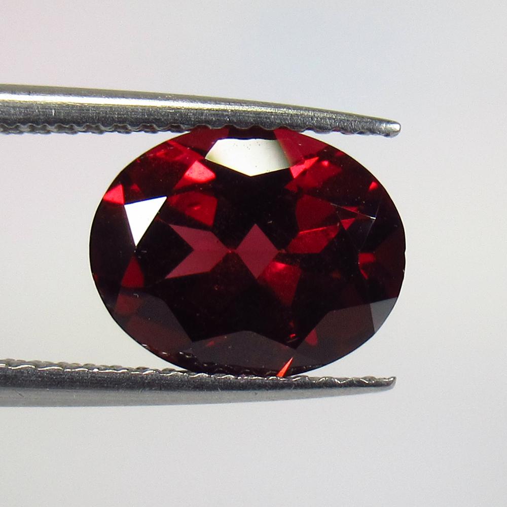 2.98 Ct Natural Rhodolite Garnet: Weight - 2.98 Ct / Size - 10.00 x 8.10 x 4.80 mm / Shape - Oval Cut / Clarity - VVs / Origin - Nigeria / Treatment - None