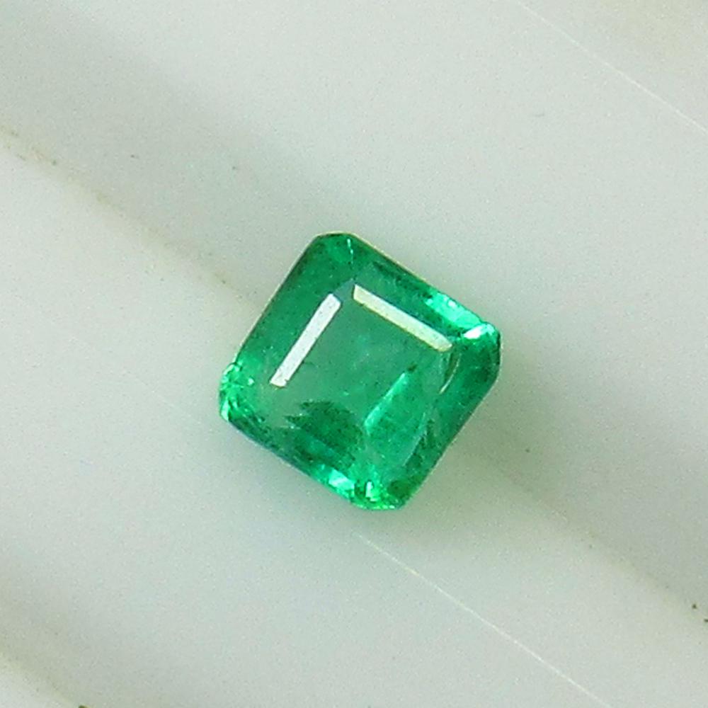 0.42 Ct Natural Emerald (1 of 2)