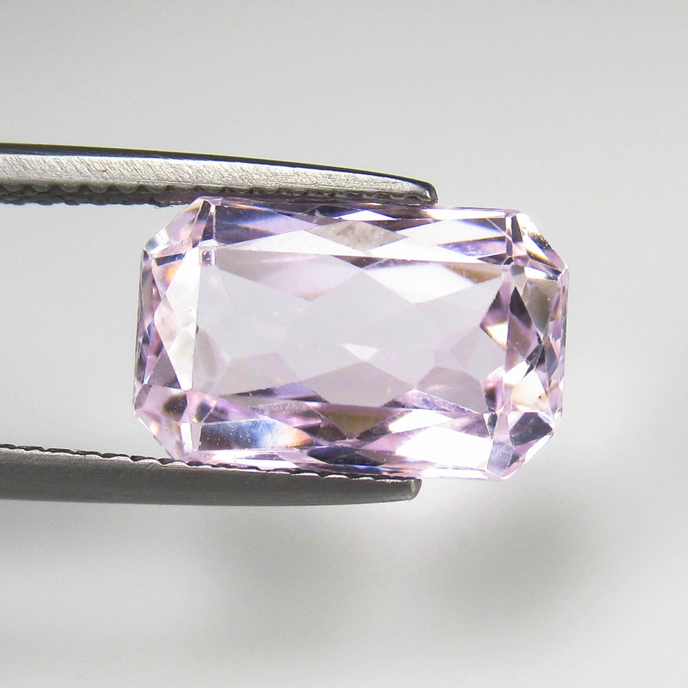 5.85 Ct Natural Kunzite Loose Stone: Weight - 5.85 Ct / Size -13.00 x 8.20 x 6.00 mm / Shape - Octagon Cut / Color - Sweet Pink / Clarity - VVS / Origin - Afghanisthan / Treatment - None