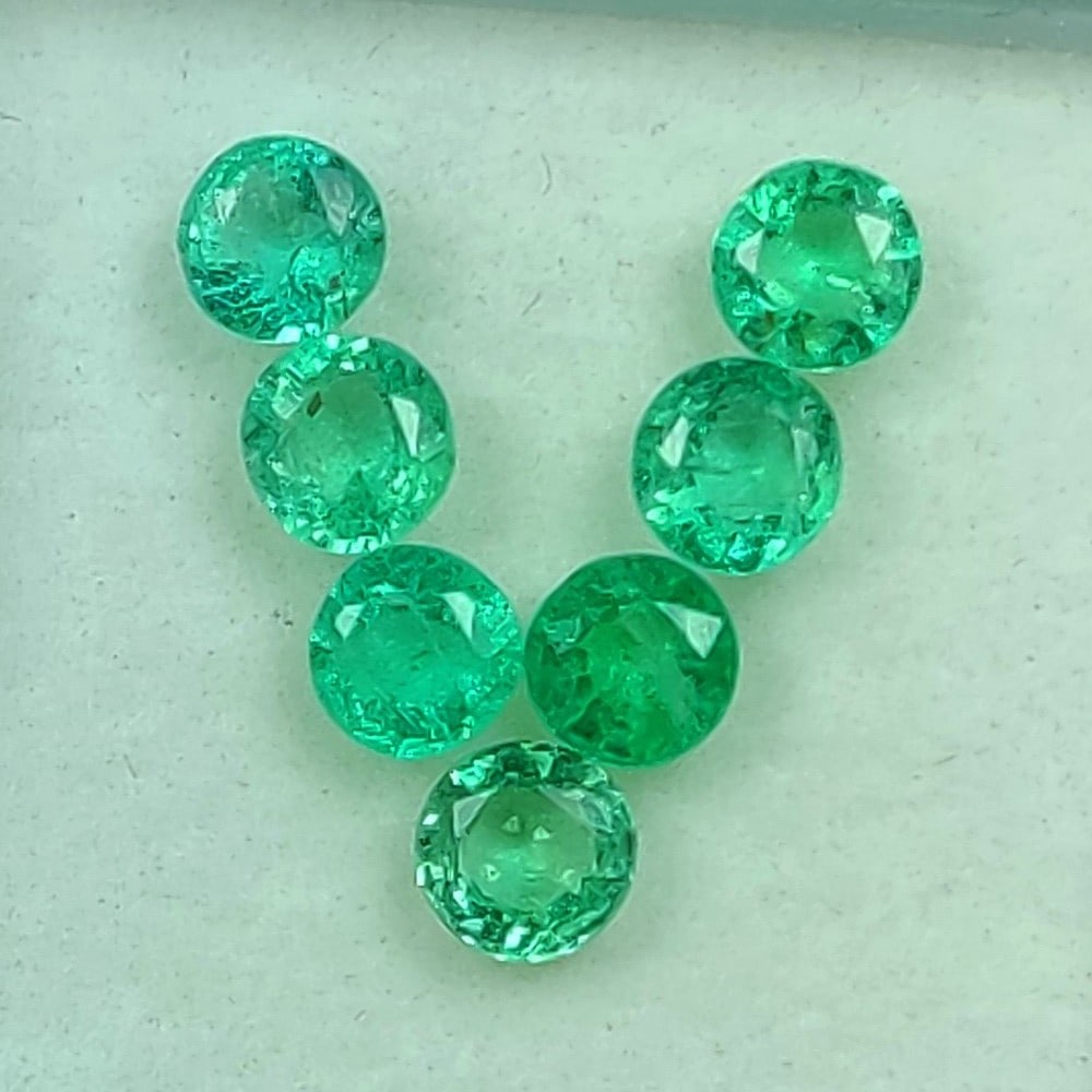 1.57 Ct Natural Emerald Set Loose Stones (1 of 2)
