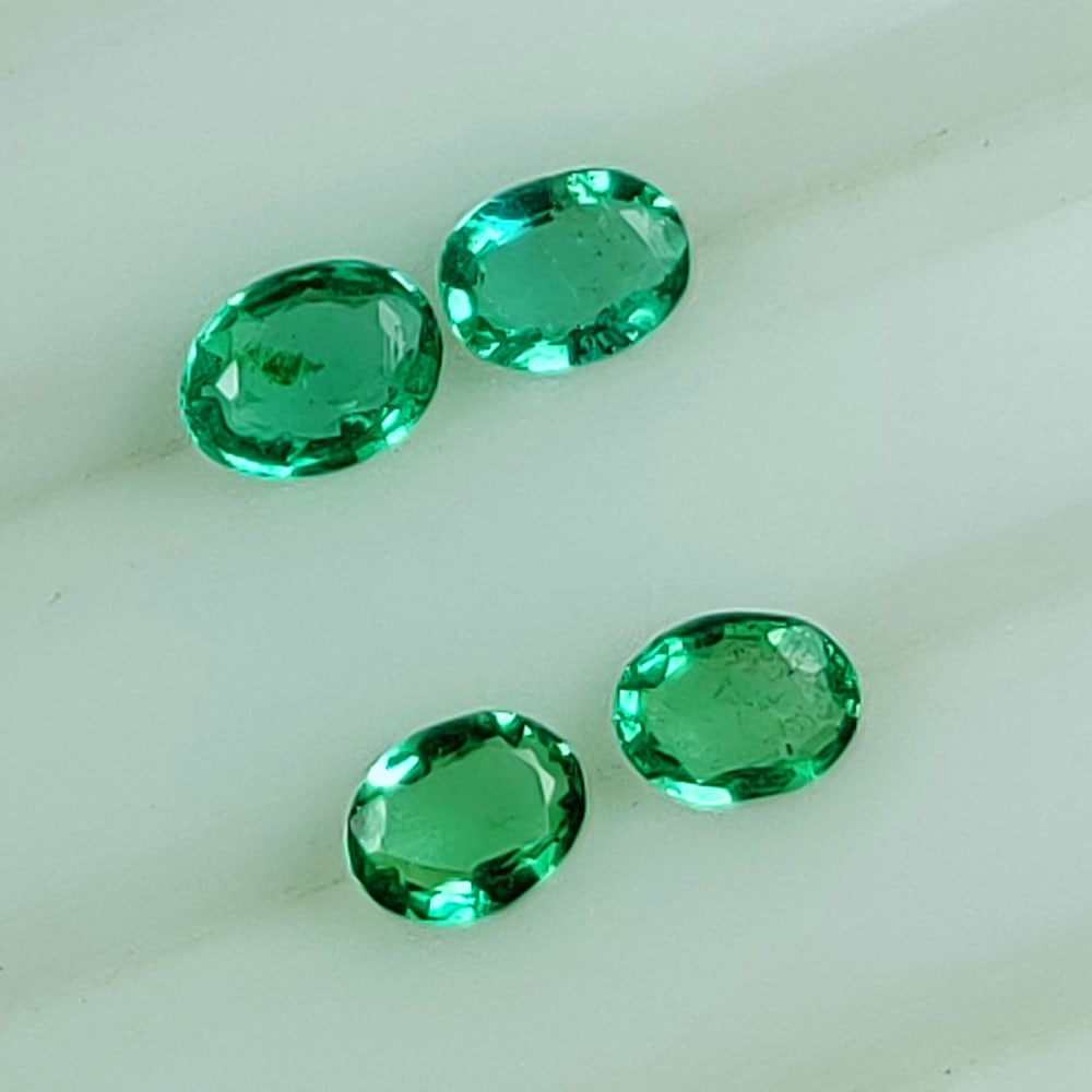 0.52 Ct Natural Emerald Set Loose Stones (1 of 2)