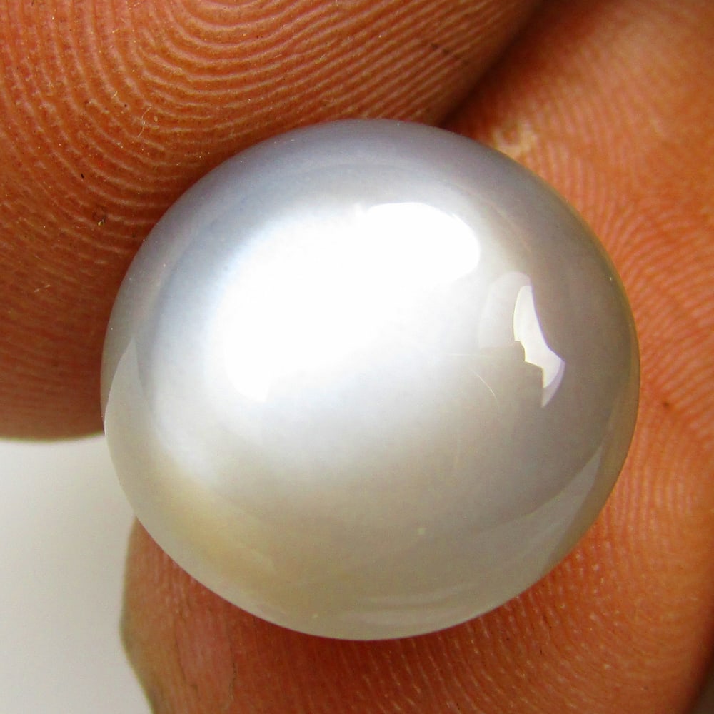 6.11 Ct Natural Moonstone Loose Stone: Weight - 6.11 Ct / Size - 12.10 x 12.10 x 6.50 mm / Shape - Round Cab / Clarity - Semi-Transparent / Origin - India / Treatment - None