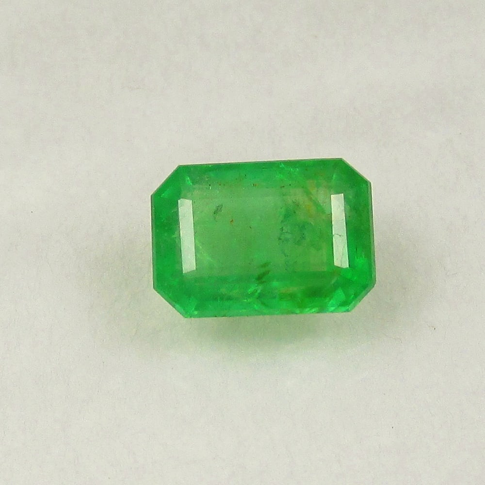 2.86 Ct IGI Certified Natural Emerald Loose Stone (1 of 9)