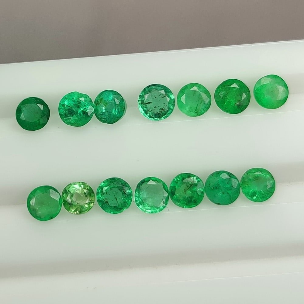 4.25 Ct Natural Emerald Set Loose Stones (1 of 3)