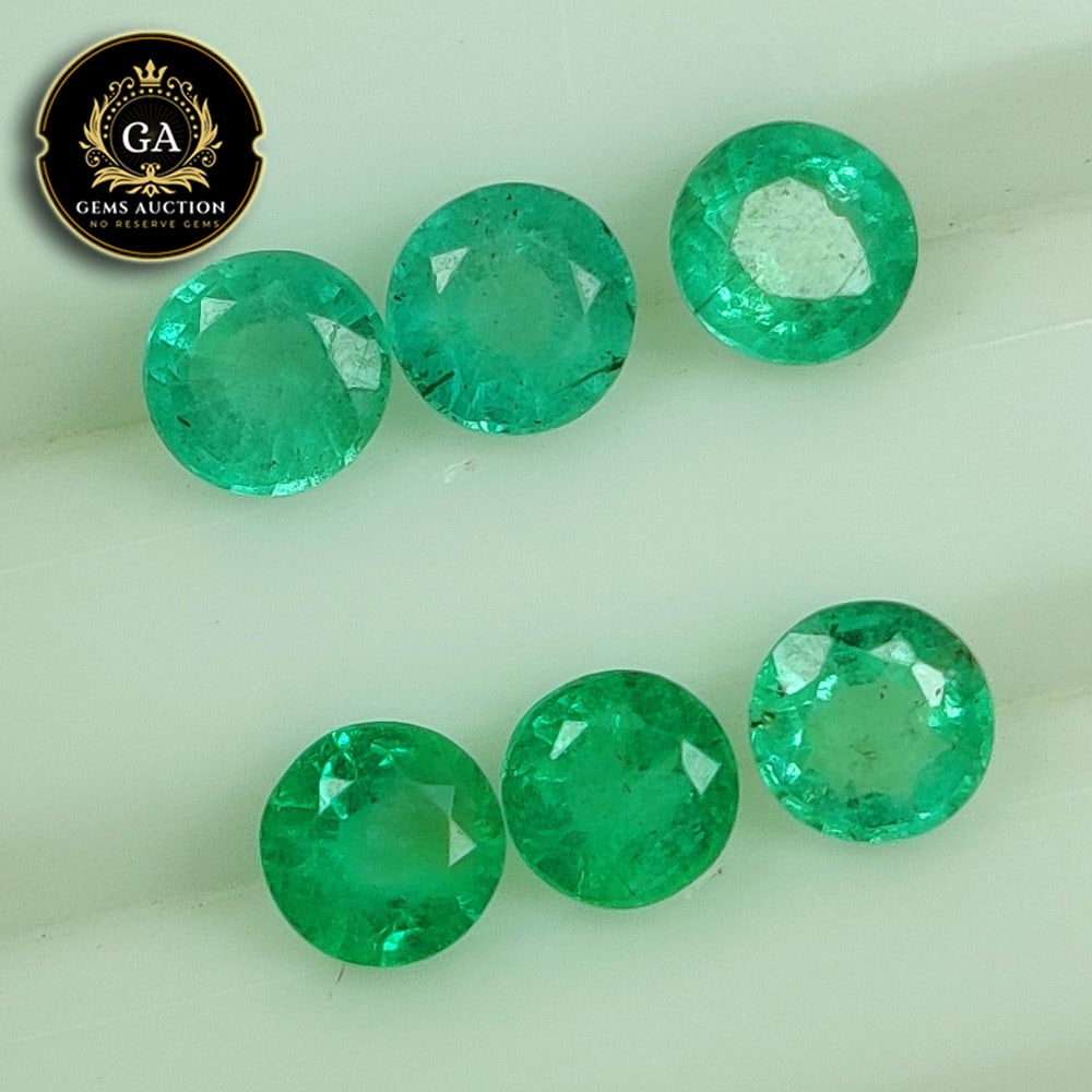 0.87 Ct Natural Zambian Emerald Octagon Cut Loose Stone (1 of 3)