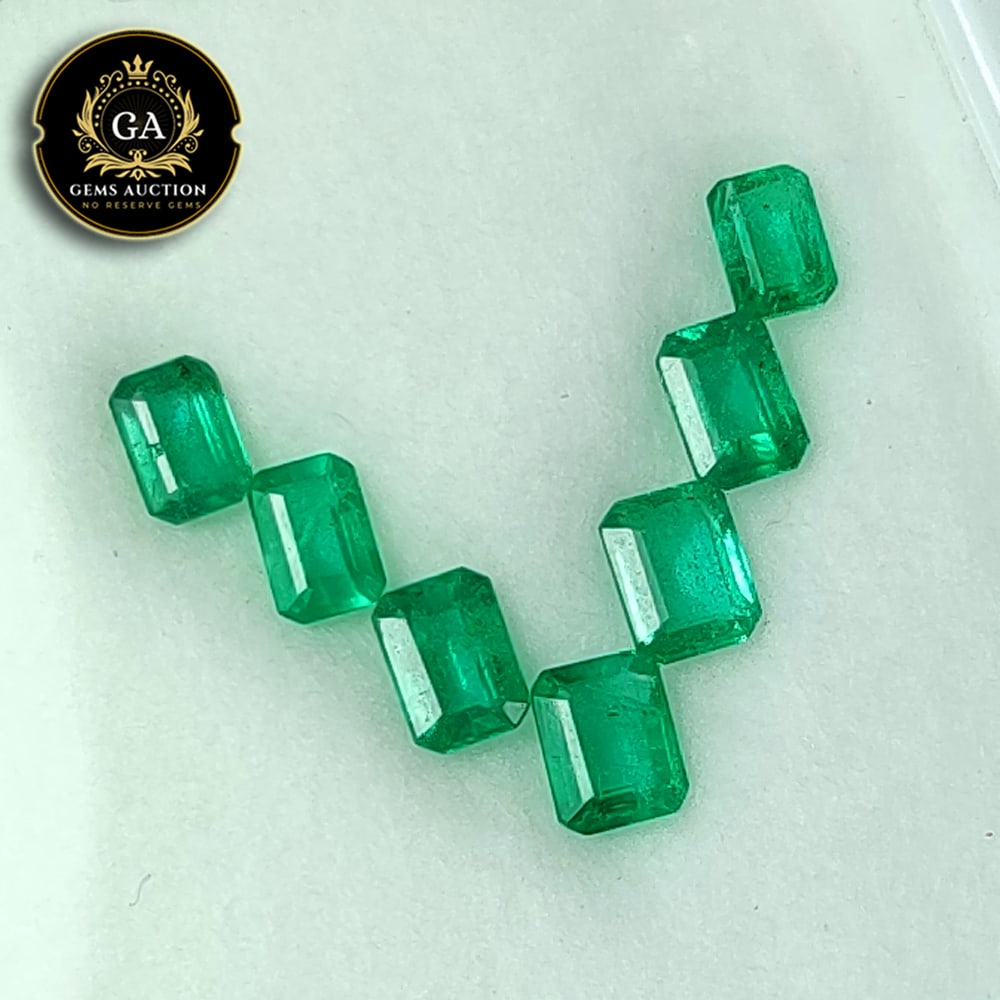 3.82 Ct Natural Zambian Emerald Top Luster Octagon Necklace Set Loose Stone: Weight - 3.82 Ct / Size - 5.30 x 3.80 - 6.10 x 4.70 mm / 7 Pc's / Shape - Octagon Cut / Color - Green / Clarity - VS-2 / Origin - Zambia / Treatment - Colorless Oil