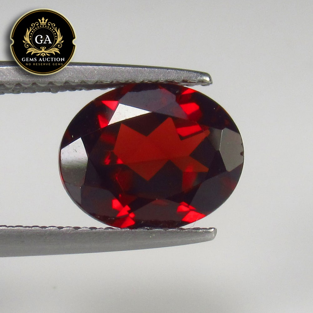 2.77 Ct Natural Rhodolite Garnet Almandine Red Oval Cut (1 of 3)