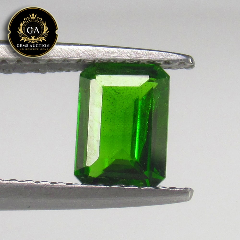 0.87 Ct Natural Deep Green Chrome Diopside Octagon Cut (1 of 3)