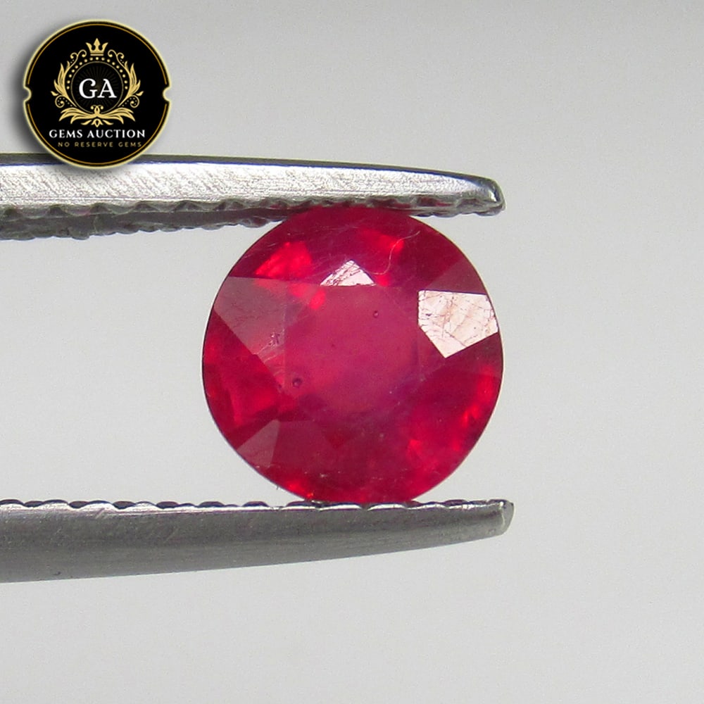 1.30 Ct Natural Pinkish Red Ruby Round Cut (1 of 3)
