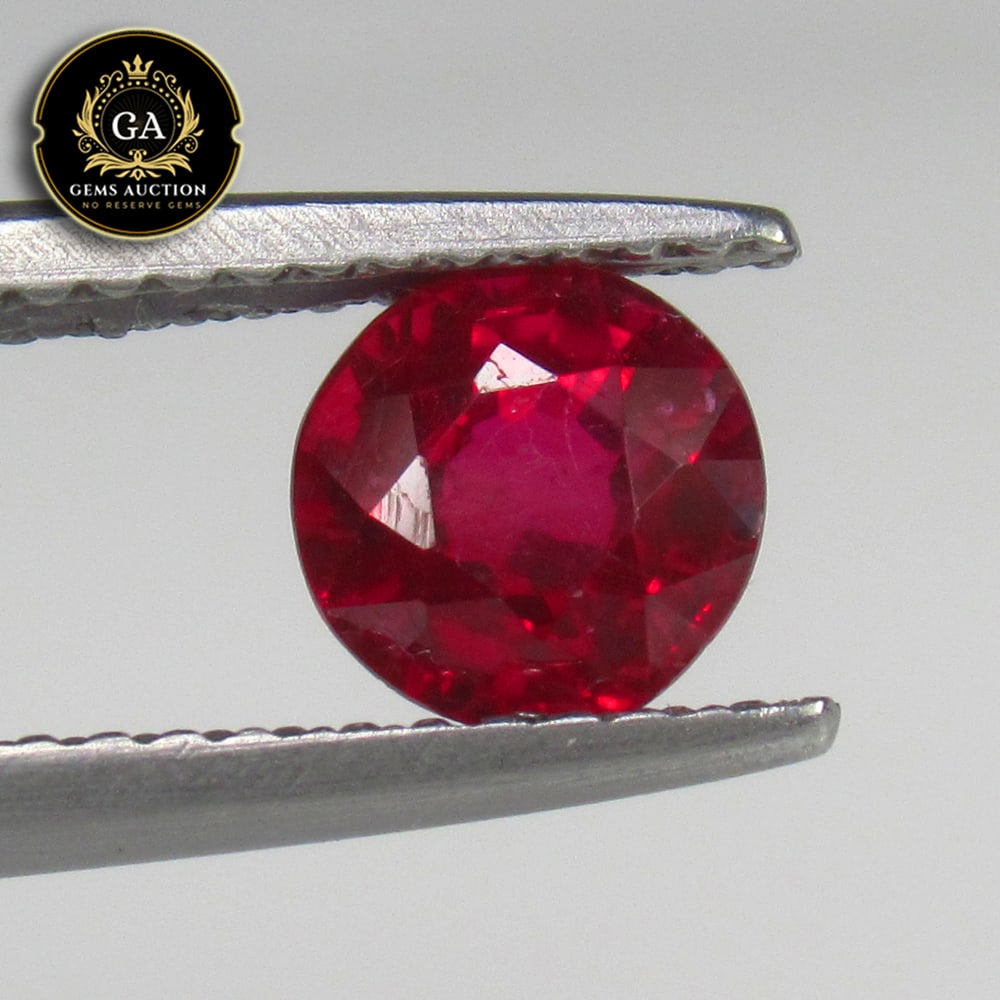 1.21 Ct Natural Pigeon Blood Red Ruby Round Cut (1 of 3)