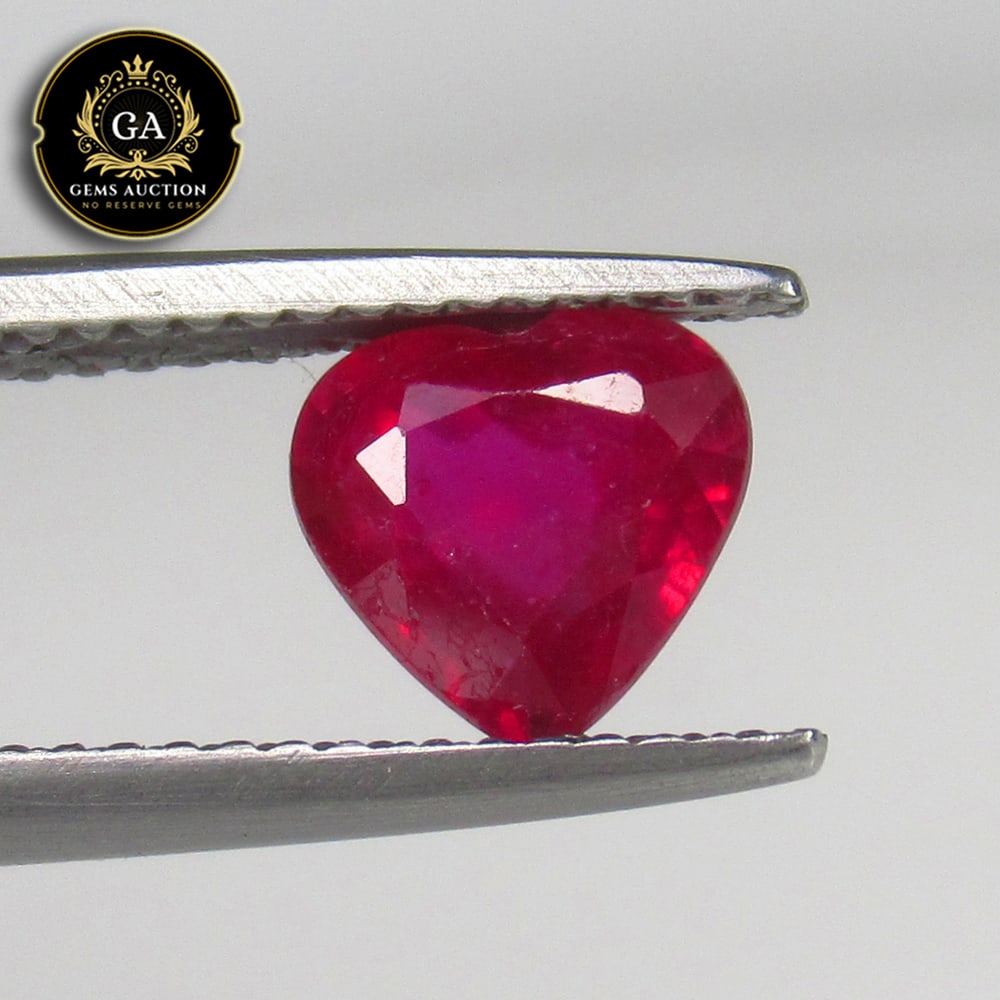 1.80 Ct Natural Pinkish Red Ruby Heart Cut (1 of 2)