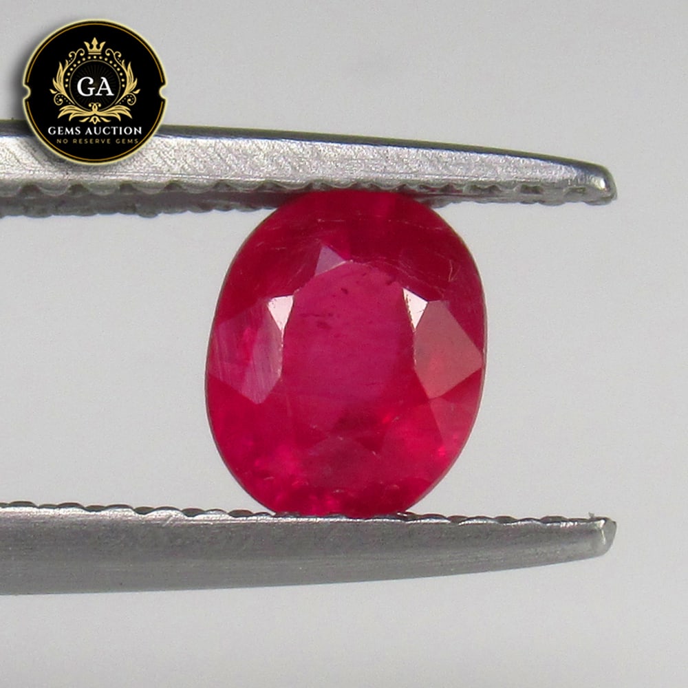 0.97 Ct Natural Pigeon Blood Red Ruby Oval Cut (1 of 3)