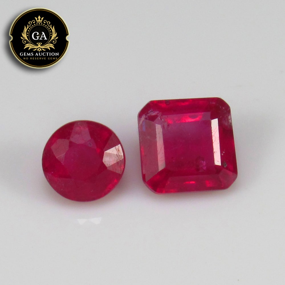 2.30 Ct Natural Pigeon Blood Red Ruby Round & Octagon Cut Pair (1 of 3)