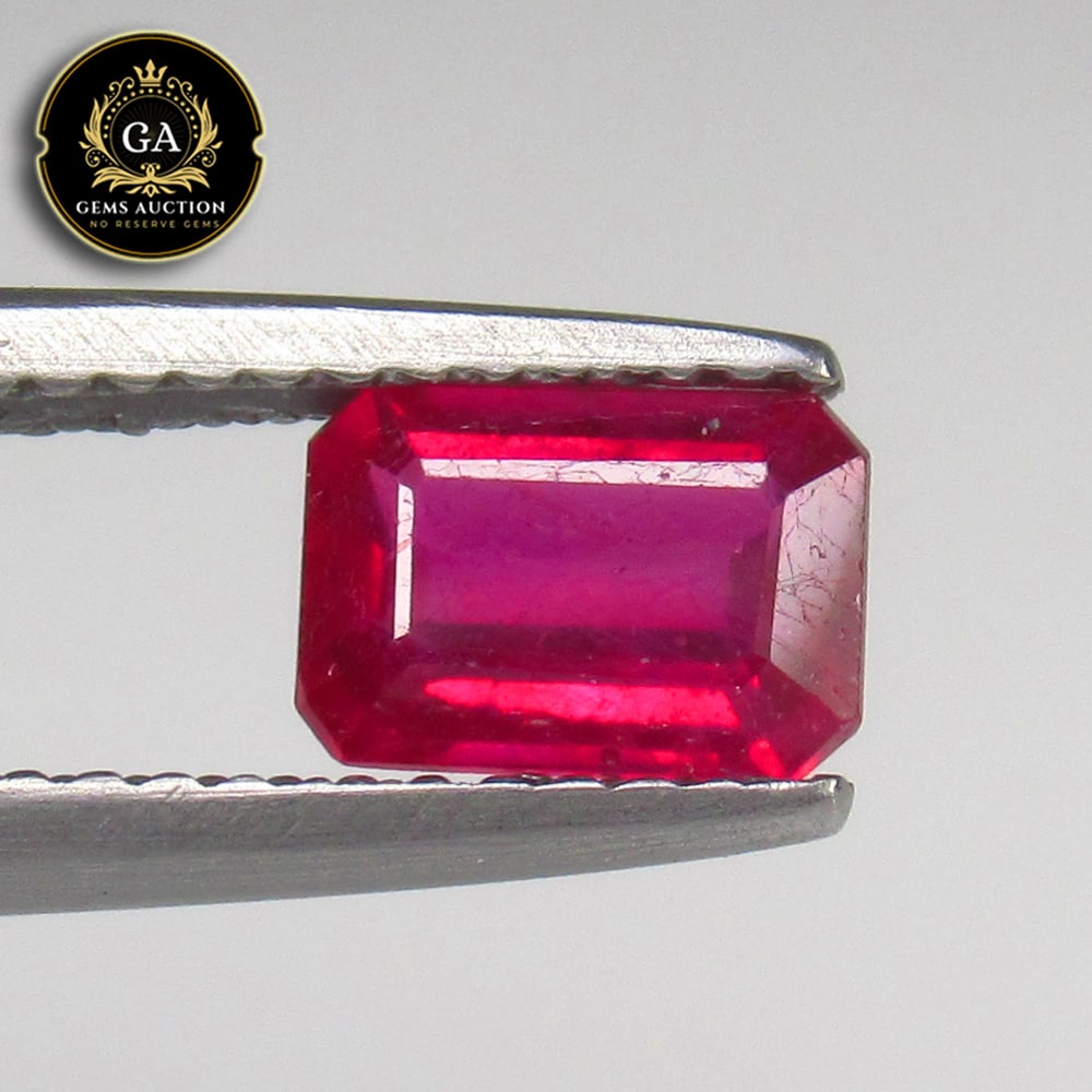 1.09 Ct Natural Pigeon Blood Red Ruby Emerald Cut (1 of 2)