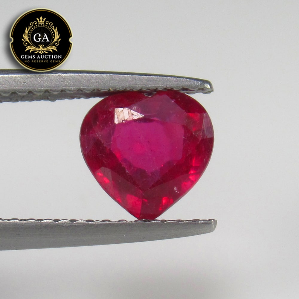 1.54 Ct Natural Pinkish Red Ruby Heart Cut (1 of 3)
