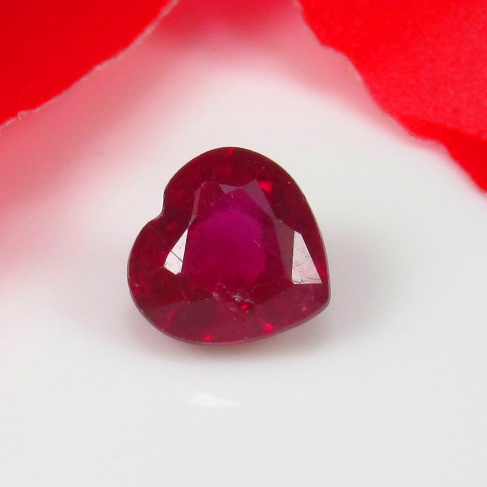 1.95 Ct Natural Red Ruby Heart Cut (1 of 4)