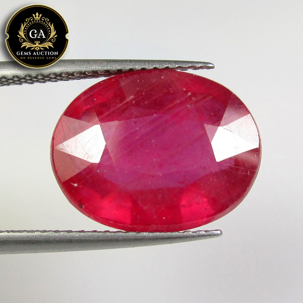 10.55 Ct Natural Pinkish Red Ruby Oval Cut (1 of 3)