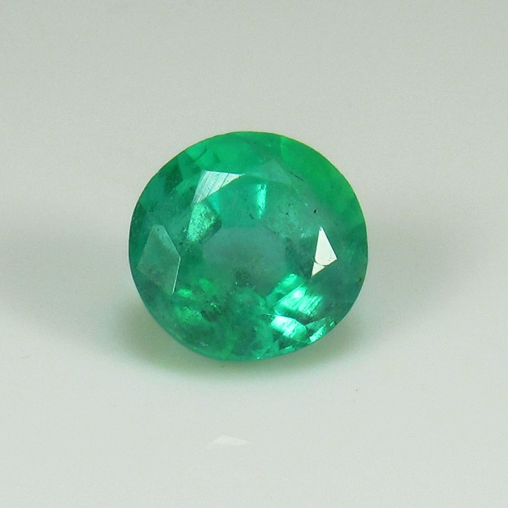 0.89 Ct Natural Zambian Emerald Round Cut (1 of 3)