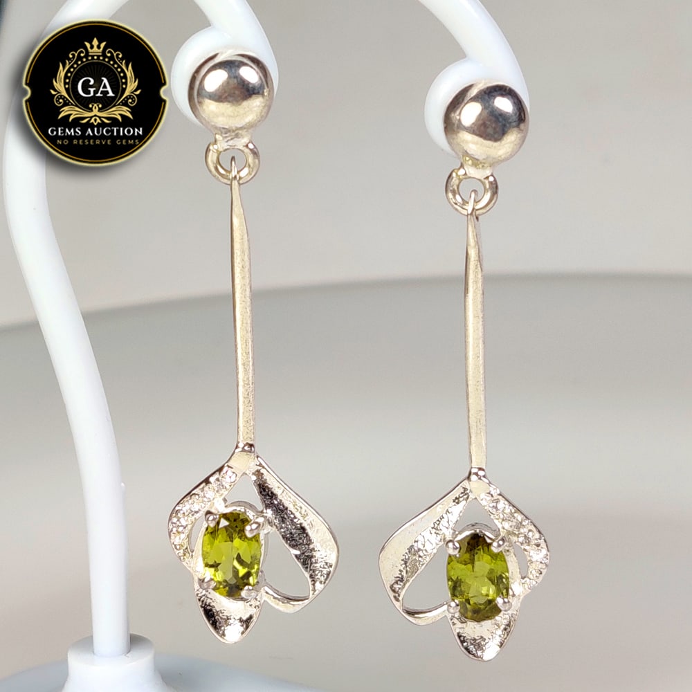 3.49g 925 Silver Green Peridot Earring Set: Weight - 3.49g / Size- 6.00 x 6.00 x 4.30 mm / 2 Pc's / Shape - Round Cut / Clarity - SI / Origin - Pakistan / Treatment - None
