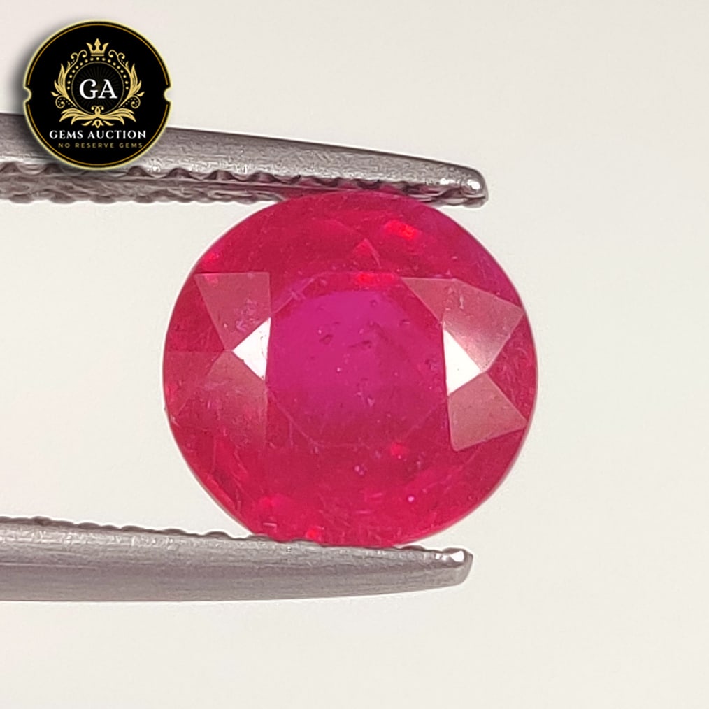 2.58 Ct Natural Pinkish Red Ruby Round Cut (1 of 3)