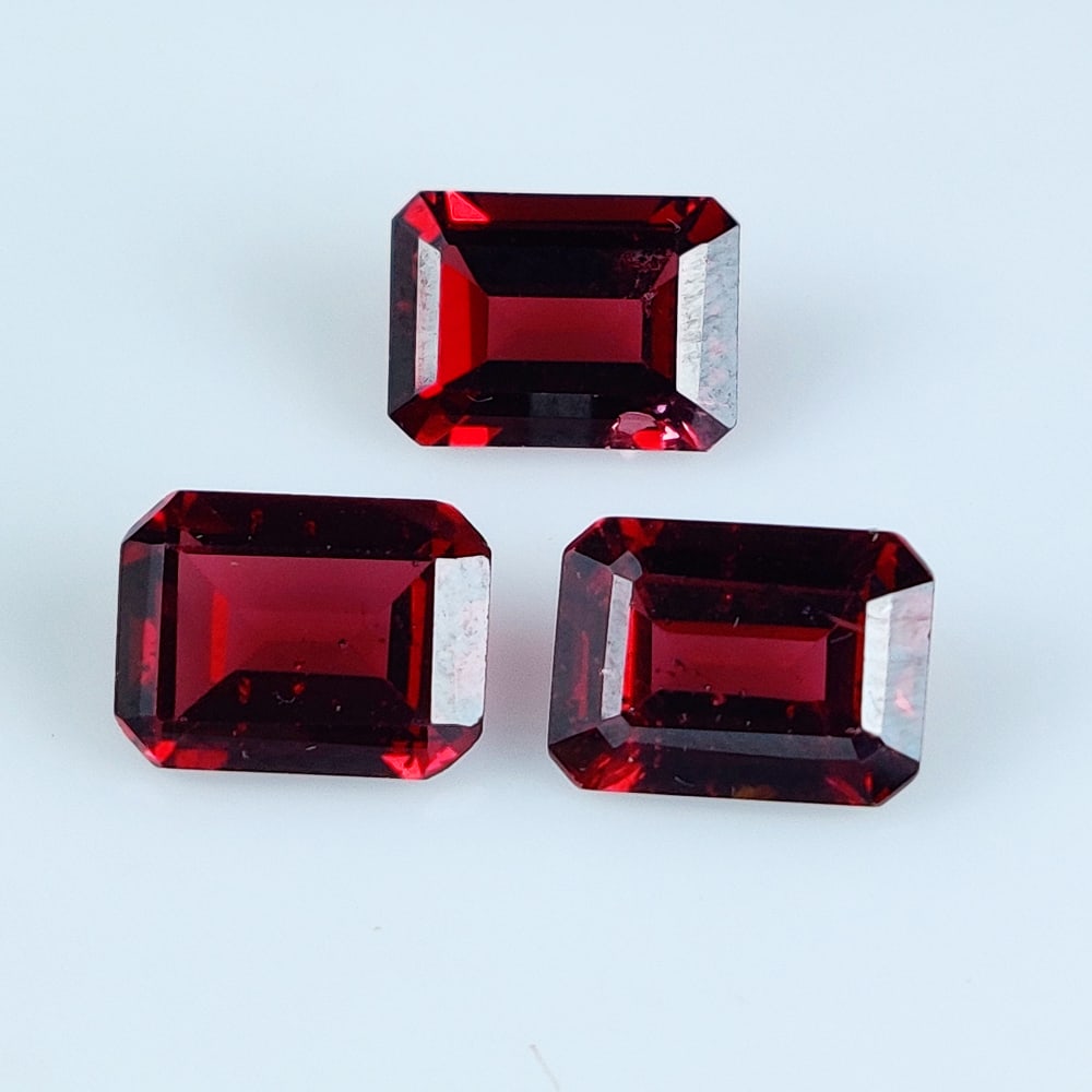 5.29 Ct Natural Rhodolite Garnet "Almandine Red" Octagon Cut Set: Weight - 5.29 Ct / Size - 8.1x6.0 - 8.2x6.2 mm / 3 Pc's / Shape - Octagon Cut / Clarity - VVS / Origin - Nigeria / Treatment - None