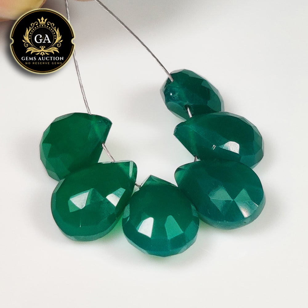 17.19 Ct Natural Green Onyx Pear Cut Beads (1 of 3)