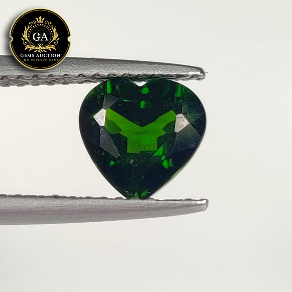 1.40 Ct Natural Chrome Diopside Heart Cut (1 of 2)