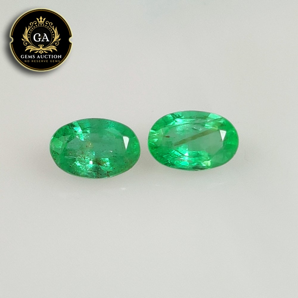 0.93 Ct Natural Zambian Emerald Oval Cut Pair (1 of 3)
