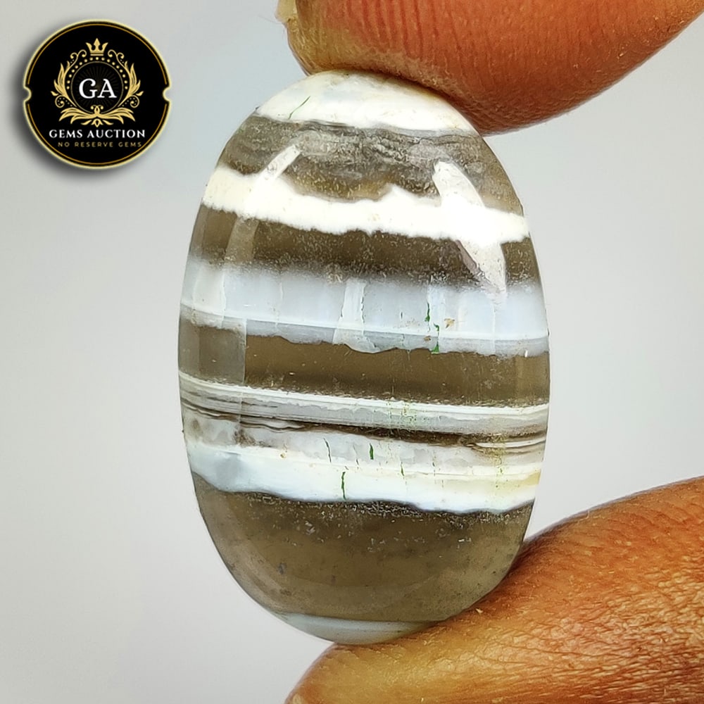 9.30 Ct Natural Banded Agate Oval Cab: weight - 9.30 Ct / Size - 19.90 x 12.70 x 4.70 mm / Shape - Excellent Oval Cab / Origin - Brazil / Treatment - None