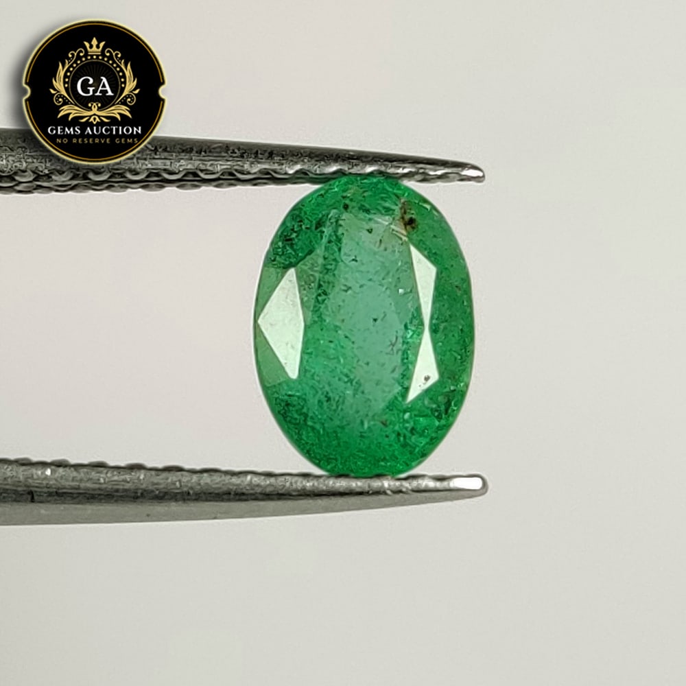 0.90 Ct Natural Zambian Emerald Oval Cut (1 of 3)