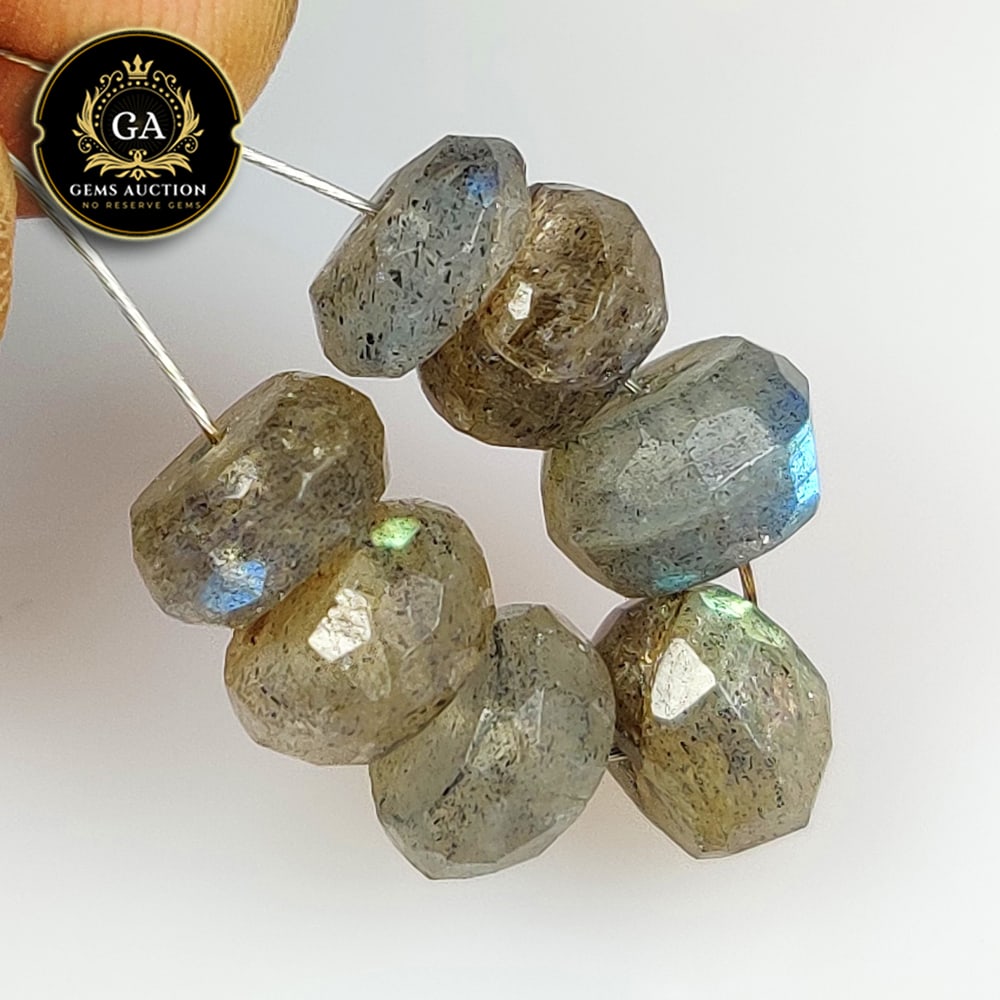 10.01 Ct Natural Blue Shaded Labradorite Round Cut Beads (1 of 3)
