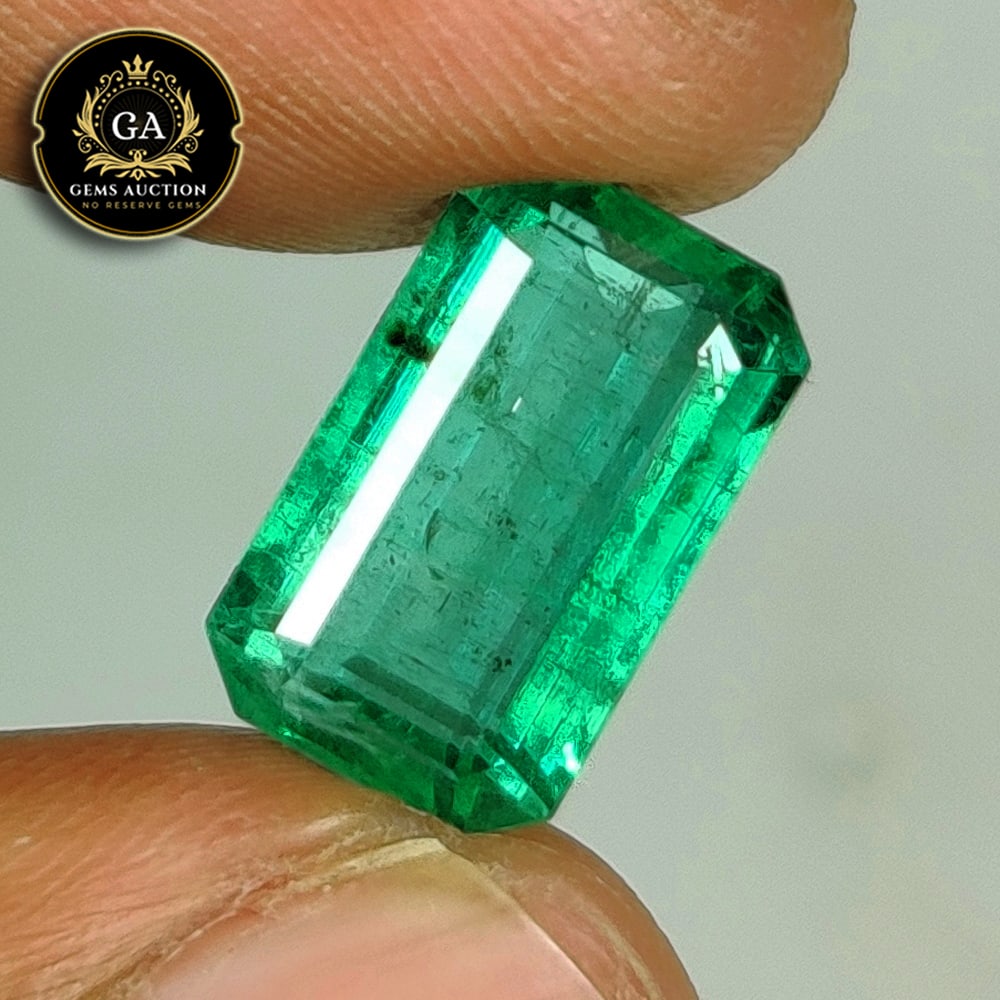 CERTIFIED 5.71 Ct Natural Emerald Emerald Cut (1 of 4)