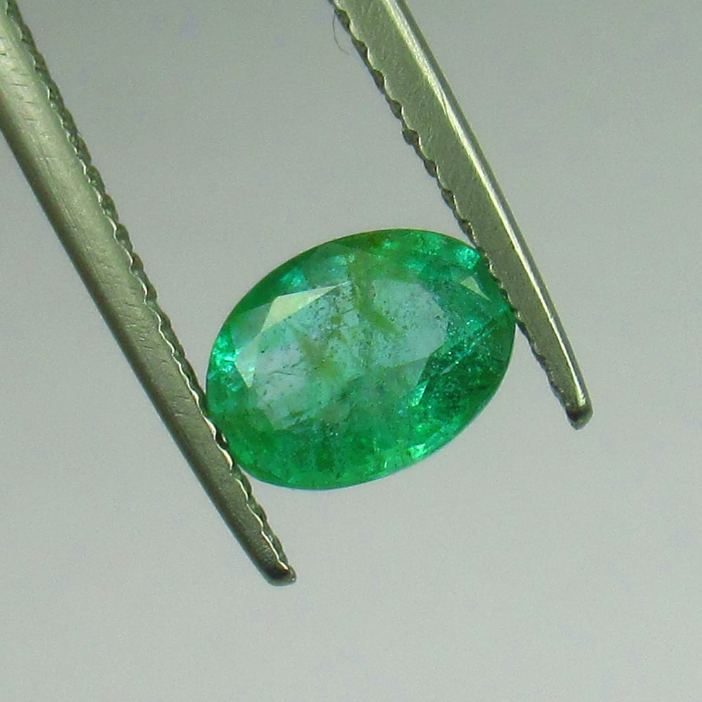 1.18 Ct Natural Zambian Emerald Oval Cut: Weight - 1.18 Ct / Dimensions - 7.90 x 6.00 x 3.90 mm / Shape & Cut - Oval Cut / Color - Green / Transparency - SI / Origin - Zambia / Comments - Colorless Oil