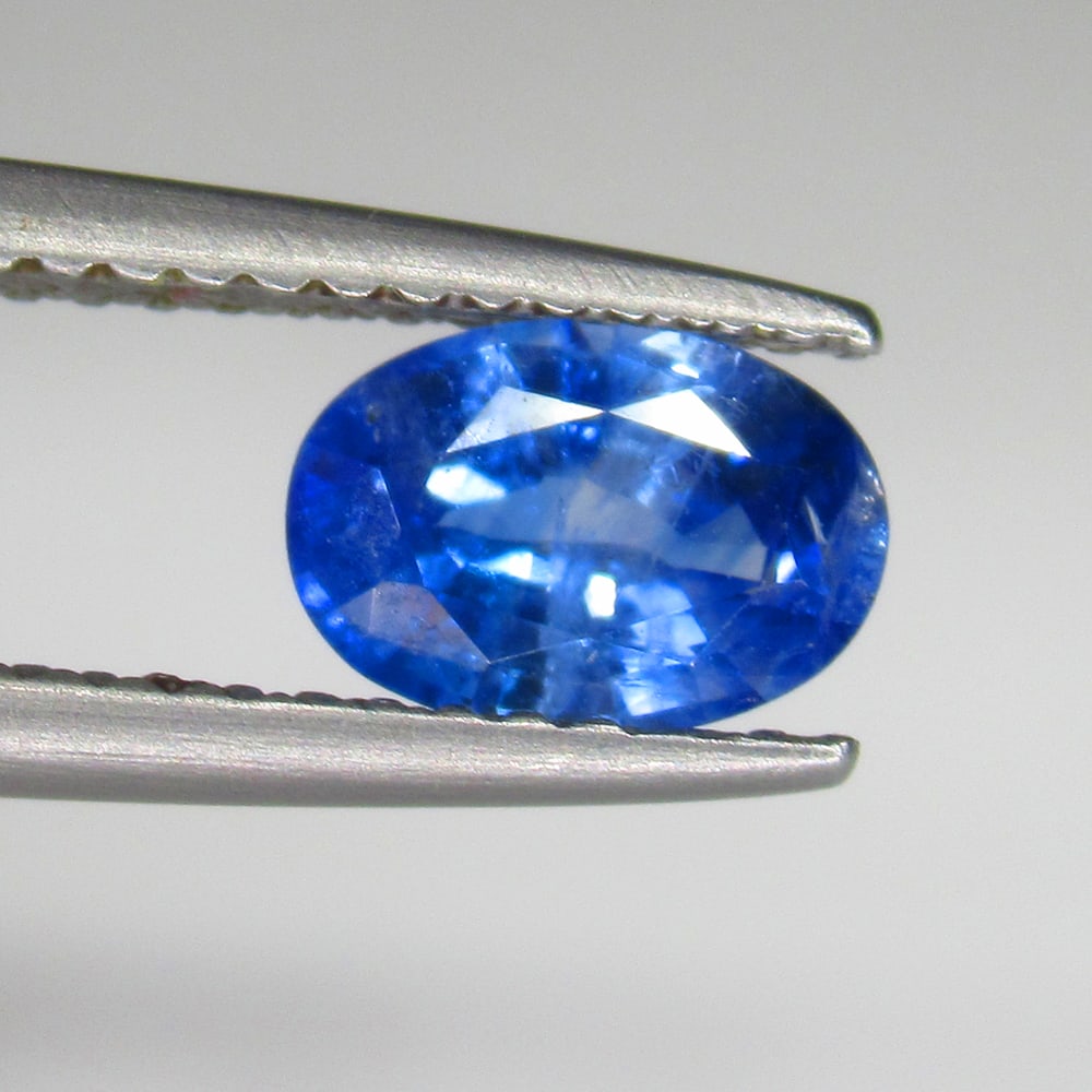 CERTIFIED 0.94 Ct Natural Sapphire Oval Faceted (1 of 3)