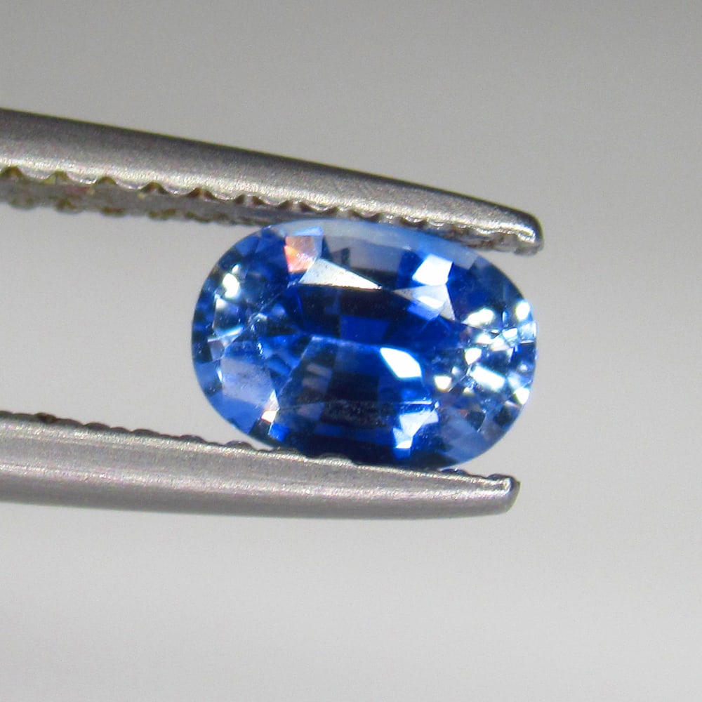 CERTIFIED 0.71 Ct Natural Sapphire Oval Faceted (1 of 3)