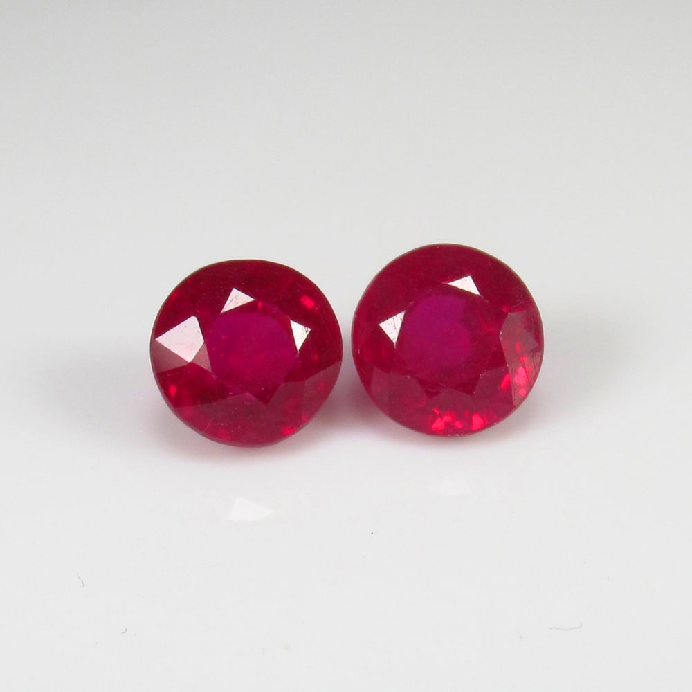 5.36 Ct Natural Pinkish Red Ruby Round Cut Pair (1 of 3)