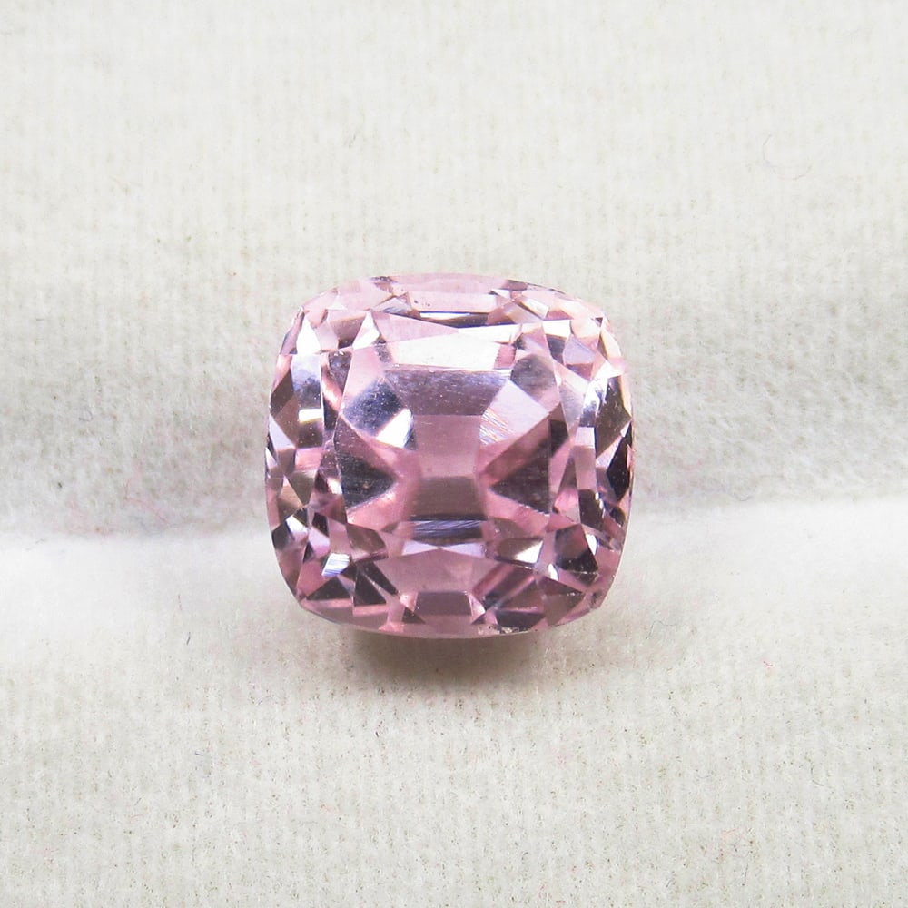 4.50 Ct Natural Sweet Pink Kunzite Cushion Cut: Weight - 4.50 Ct / Size - 8.50 x 8.50 x 8.30 mm / Shape - Cushion Cut / Color - Sweet Pink / Clarity - VVS / Origin - Afghanisthan / Treatment - None