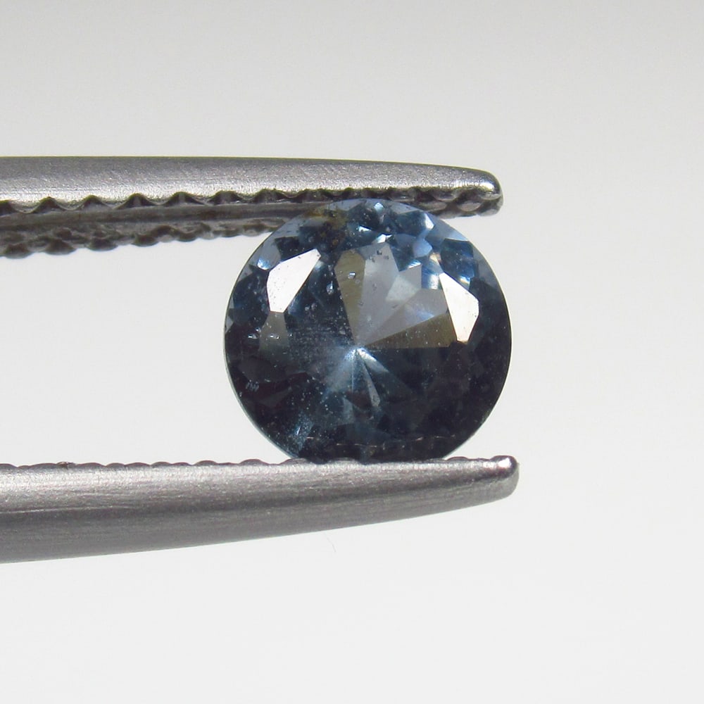 0.76 Ct Natural Spinel Round Cut (1 of 2)