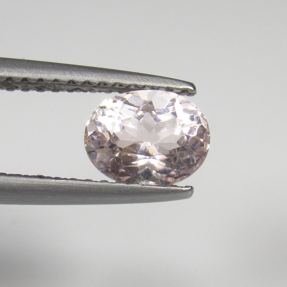 1.03 Ct Natural Pleasant Pink Morganite Oval Cut: Weight - 1.03 Ct / Size - 7.00 x 5.30 x 4.10 mm / Shape - Oval Cut / Clarity - VVS / Origin - Brazil / Treatment - None