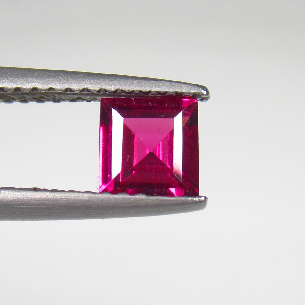 0.76 Ct Natural Garnet "Purplish Pink" Square Cut: Weight - 0.76 Ct / Size - 5.10 x 5.00 x 3.00 mm / Shape - Square Cut / Clarity - VVS / Origin - Nigeria / Treatment - None