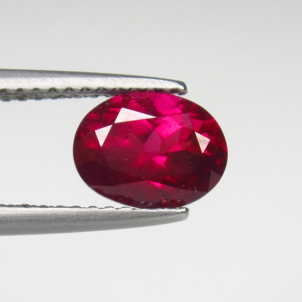 1.71 Ct Natural Rhodolite Garnet Oval Cut: Weight - 1.71 Ct / Size - 8.10 x 6.20 x 4.10 mm / Shape - Oval Cut / Clarity - VVS / Origin - Nigeria / Treatment - None