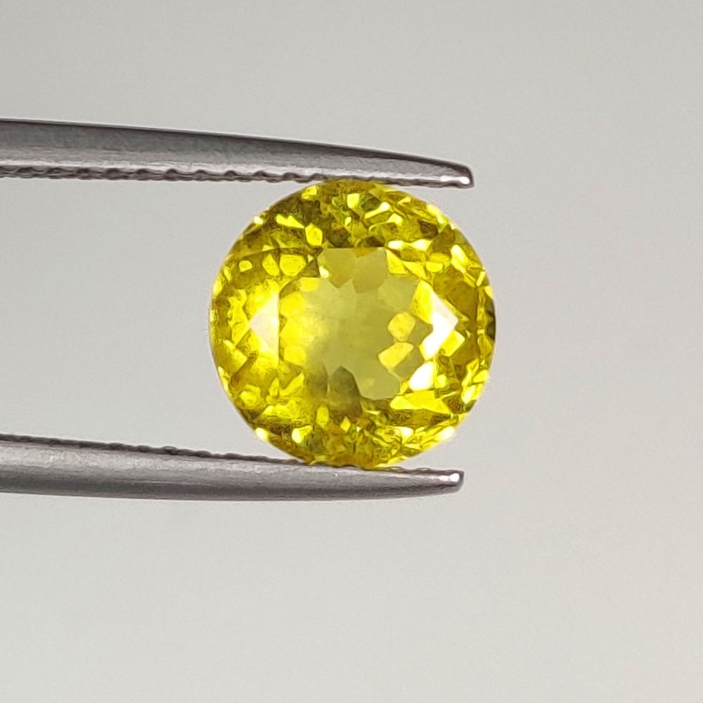 2.40 Ct Natural Yellow Beryl Round Cut: Weight - 2.45 Ct / Size - 8.50 x 8.50 x 6.00 mm / Shape - Round Cut / Clarity - VVS / Origin - Brazil / Treatment - None