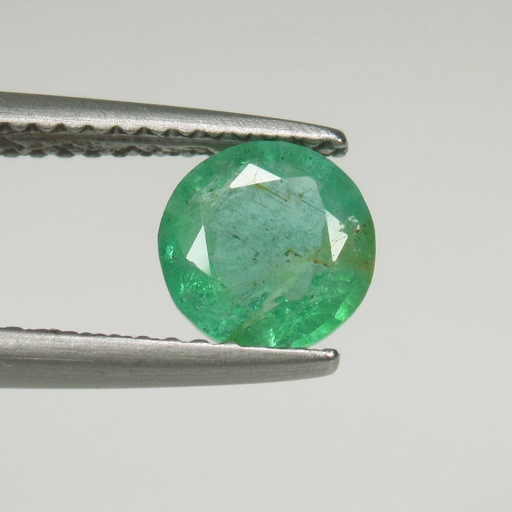 0.97 Ct Natural Zambian Green Emerald Round Cut (1 of 2)