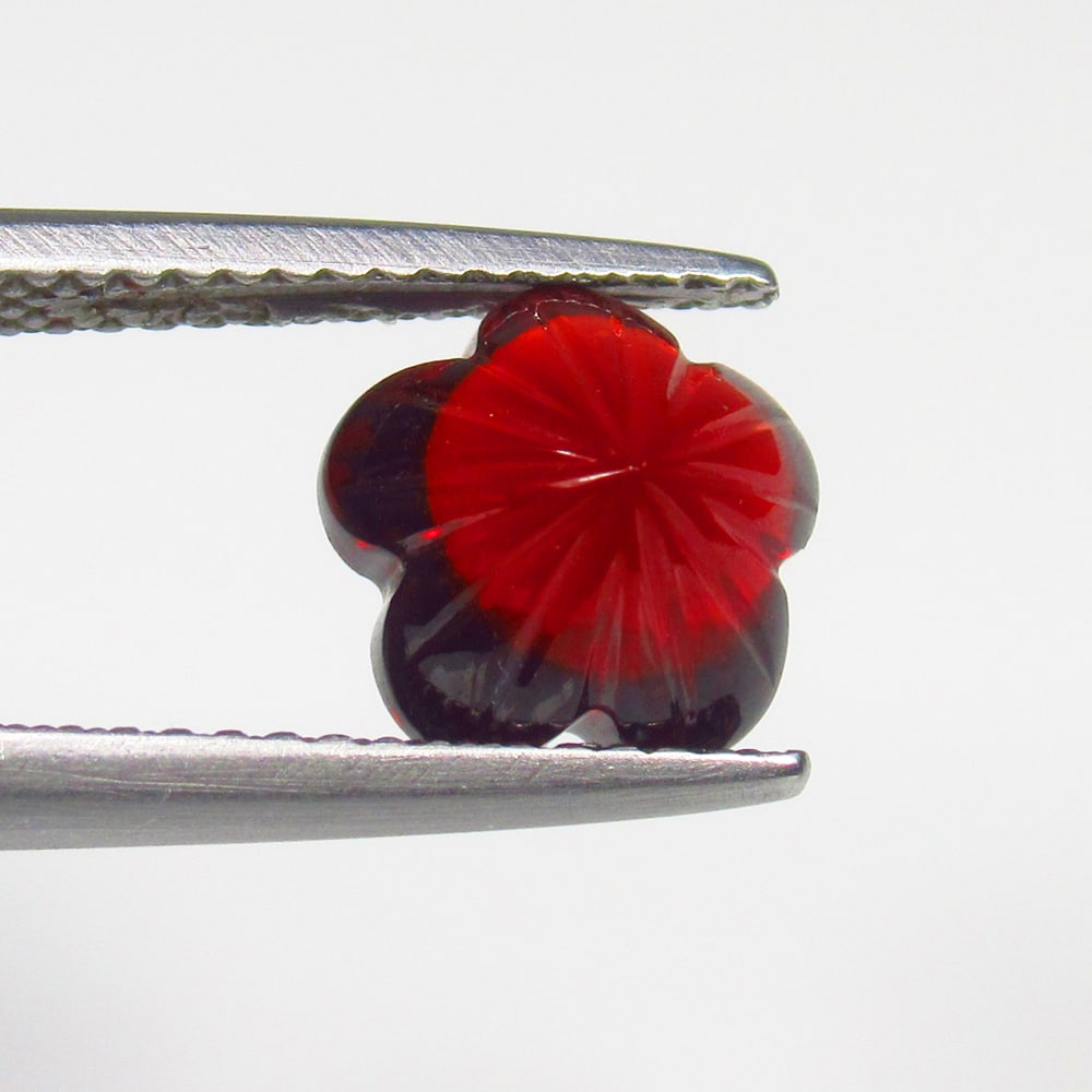 3.14 Ct Natural Rhodolite Garnet Fancy Flower Carving Cut: Weight - 3.14 Ct / Size - 8.50 x 8.50 x 5.60 mm / Shape - Fancy Flower Carving Cut / Clarity - VVS / Origin - Nigeria / Treatment - None